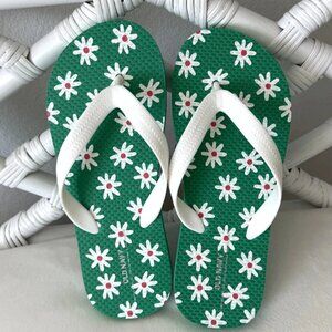 NWOT Old Navy Girls Green White Daisy Floral Print Flip Flop Sandals Size M 1-2